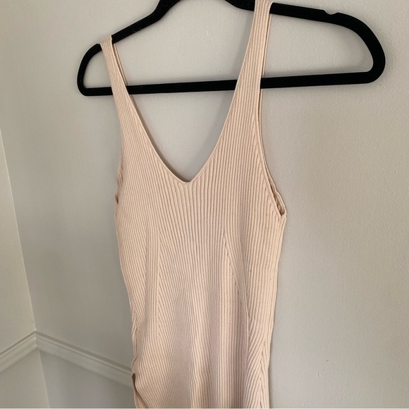 Aritzia Babaton Sculpt Knit V Neck Ribbed Tank Black Sz XS - Picture 7 of 7